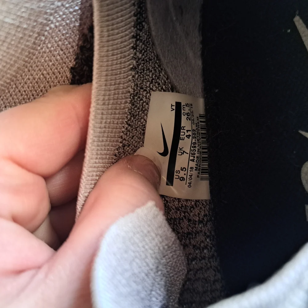 Nike Mens VaporMax Flyknit Shoes -‎ Black and White - Picture 5 of 5